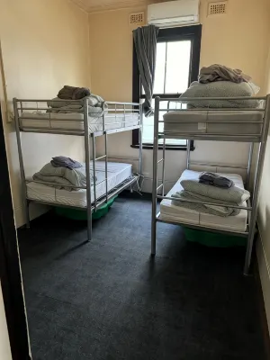 Emu Backpackers Perth - note - Valid Passport required for check in