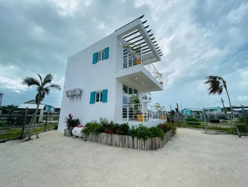 2nd Floor Casita. Short walk to town. On the river! - 홈스테이