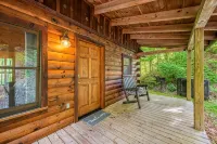 Secluded Cabin Near Dollywood with Hot Tub, Pool Table, Peace, Comfort & Privacy - ชาเลต์