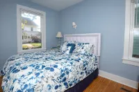 Historic Silver Beach house - 1 block from downtown State St. - Wifi