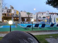Daphne Hotel Apartments Cyprus - Swimmingpools
