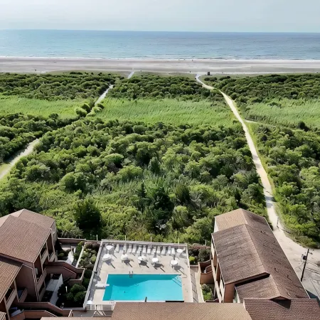 Coastal Charm Meets Cozy Comfort - 1BR Beachside Beauty!