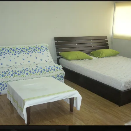 DMK Don Mueang Airport Guest House Отели рядом с достопримечательностью «Остров Ко Крет»