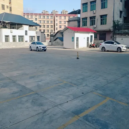 Lavande Hotel (Ganzhou Xinfeng High Speed Railway West Station)
