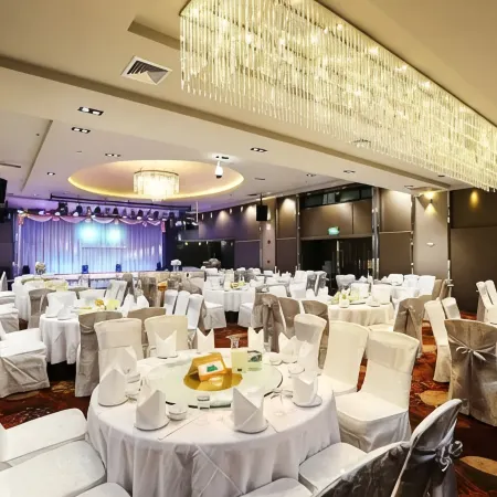New Season Square Hotel