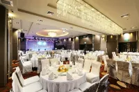 New Season Square Hotel