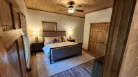 Luxe Cabin, View, 4 Bedrooms, 3 Kings, Private, 8 min to DT BR