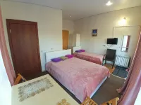 Guest House V Gostyakh Kak Doma Отели в г. 