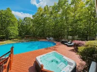 Pocono Escape with huge Pool HOT TUB,GAMEROOM,FIREPIT,near Camelback & Kalahari - ヴィラ