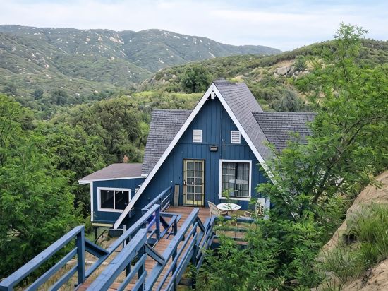 Cozy Chalet Retreat in Banning, California Pets-Friendly!