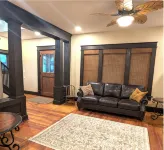 1920s Restored Home-walk to MSQC shops, Quilt Town USA - Wifi