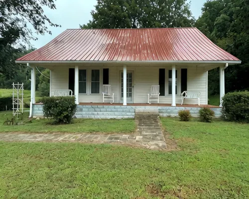Charming 3-bedroom farmhouse with 2 full baths in a quiet country setting. Hotels in Giles County