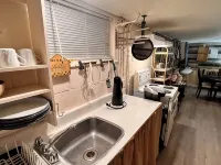 Riverside suite on York River in town free parking Hotels in Bancroft