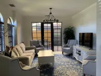 RESORT STYLE  POOLS, TIKI BAR, TENNIS COURTS, MOVIE THEATER, GYM & MORE! - Bungalows