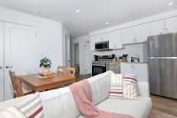 Luxury Modern Townhouse Six Minutes to the Falls - บังกะโล