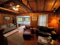 Charming Cabin 500 feet to beach - 방갈로