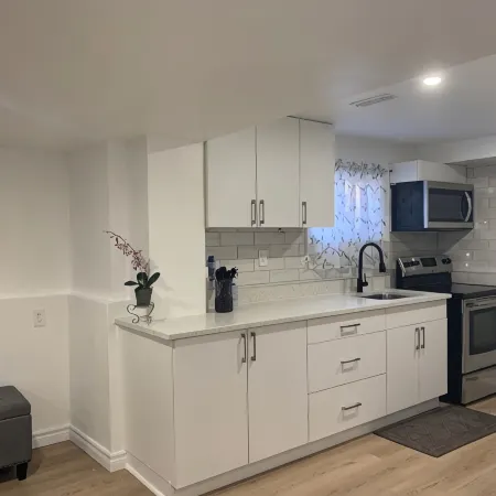 Cozy Suite-Close to Pickering Casino Resort, dog parks, and waterfront Trail