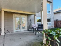 Spacious 2-Bedroom Suite Near Cultus Lake with Private Entrance & Patio - 2-Star
