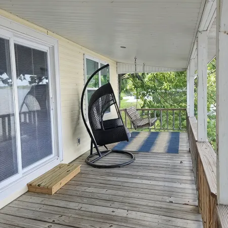 Lakeside Chalet on Beautiful Gantt Lake!