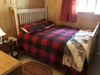 MOONDOG RETREAT: Tranquil Lakefront Cottage