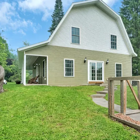 Gorgeous large home in a quiet area. 3 miles from Cooperstown & 7 from the Park