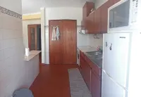 2 bedroom apartment 5 minutes from the beach with sea views!