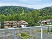 The Marmot's Den - Large Family-Friendly Ski Retreat in Sun Peaks Hotels in Sun Peaks