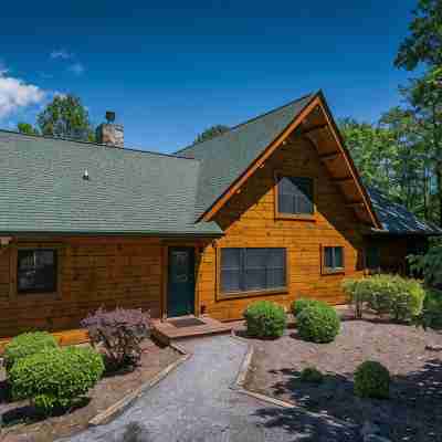 Breath Taking Log Mountain Lodge  inside Rumbling Bald Resort Hotel Exterior