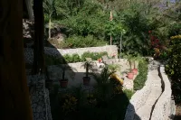 Epic views, 6-min. walk from beach, full size pool - VILLAS CASA LOMA, Suite 402 -  Holiday Villas
