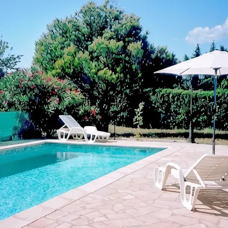 Superb comfortable and spacious villa with beautiful pool, Gard Provencal