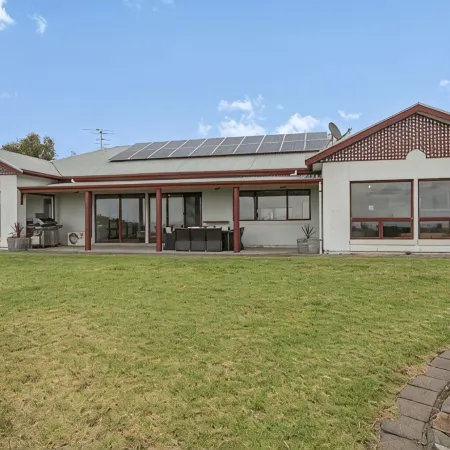 Sea Breeze - Spacious home with lovely ocean views