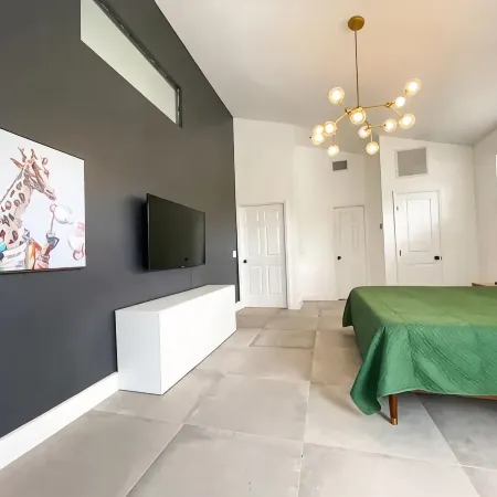 The Hampton • Private Pool • 5 Min to 5th Ave • 10 Min to Beach • Sleeps 16