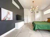 The Hampton • Private Pool • 5 Min to 5th Ave • 10 Min to Beach • Sleeps 16