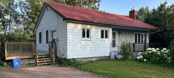 South End Bungalow - 5 full bedrooms Hotels in Sudbury