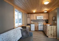 In the heart of Downtown Talkeetna: Susitna Cabin - Hytter