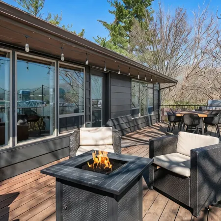 Riverview Home - walking trails - convenient location