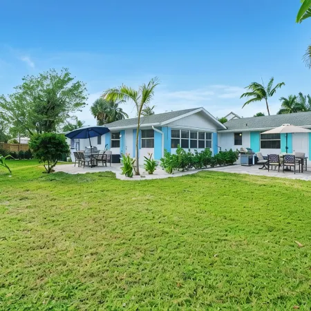 Tropical Oasis for your Naples Getaway!