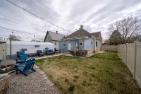 Cozy downtown retreat (pet friendly