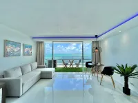 Luxury Oceanfront Studio • Stunning Views • Pool • Balcony + Free Parking