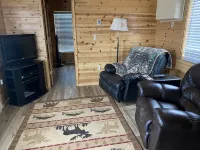 Cozy 2 bedroom Log Cabin - Wifi