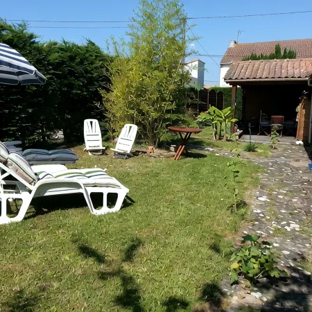 Pretty renovated farmhouse in a garden near the sea