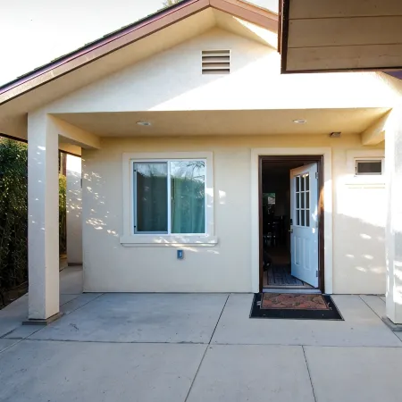 Charming 2- bedroom house close to sequoia national park with EV charging