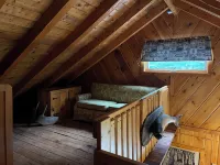 2 bedroom private custom built home with loft. - Homestays