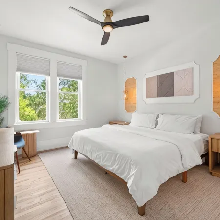 Luxury Retreat Downtown Pool Spa Sleeps 14