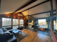 Sweet and spacious mountain view home w/fireplace! Hotels in Shawangunk