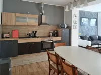Modern and spacious apartment, with separate access Hotels in Dohna