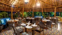 Mahekal Beach Front Resort & Spa - Frühstück
