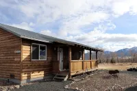 River Rest Luxury Cabin - The Ruby. Beautiful River and Mountain Views!!