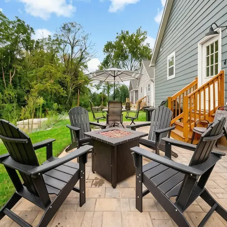 New 3Br Single-Level Home / Chef’s Kitchen / Firepit / Sleeps 7