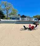 Beach Front Home, Family-Friendly, 2 Miles from Downtown Caseville. - 무료 와이파이